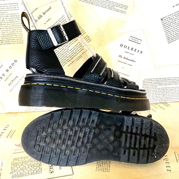 Urban Outfitters Dr Martens Clarissa 11 Quad Hdw Sandal Black Leather - Picture 9 of 9
